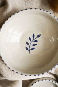 image-cream-glazed-bowl-on-natural-linen-cloth